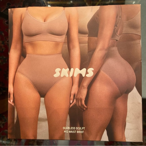 SKIMS Mid-waist Brief - Picture 7 of 13